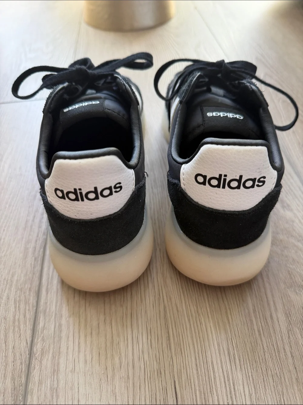 Adidas Barreda sneakers